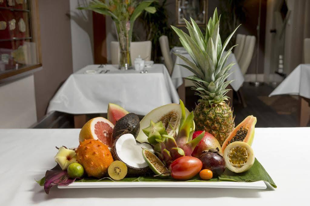 Hotel Grodek Krakow Exterior photo A fruit platter